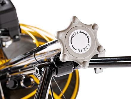 Spalinowa zacieraczka do betonu Cedrus ZC02 o średnicy 91 cm z silnikiem Loncin i rozłożonym ramieniem sterowniczym