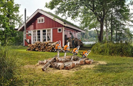 Zestaw STIHL MS 212 z dwiema sztukami łańcucha tnącego, prowadnicą Light 04, osłoną prowadnicy i kluczem serwisowym