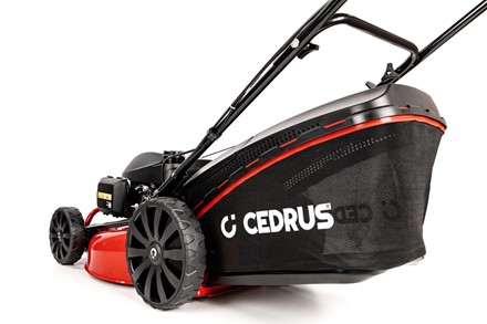 Kosiarka spalinowa z napędem CEDRUS KS51S-H z silnikiem Honda GCV200, stalową obudową 51 cm i koszem 65 litrów