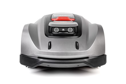 Robot koszący Sunseeker Elite X3 Gen 2 pracujący w ogrodzie bez przewodu ograniczającego.