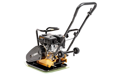 Zagęszczarka spalinowa Cedrus ZG80L 78kg z ramą ochronną silnika i zamontowanymi kołami transportowymi