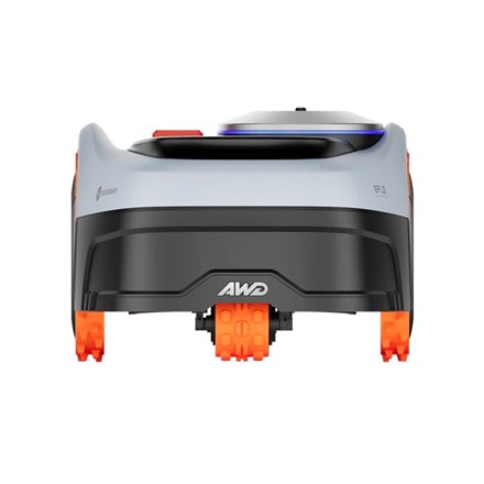 Robot koszący Segway Navimow i210 AWD podczas pracy na trawniku