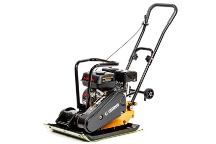 Zagęszczarka płytowa Cedrus ZG90L 90kg z silnikiem Loncin i zamontowaną matą ochronną do kostki