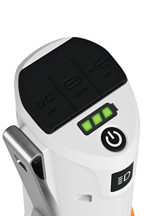 Mobilna stacja zasilania STIHL PS 1 to kompaktowy powerbank, ładowarka akumulatorów AS 2 i latarka LED w jednym