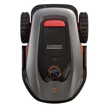  Robot koszący Sunseeker X4 Elite 1200 przygotowany do pracy w ogrodzie.