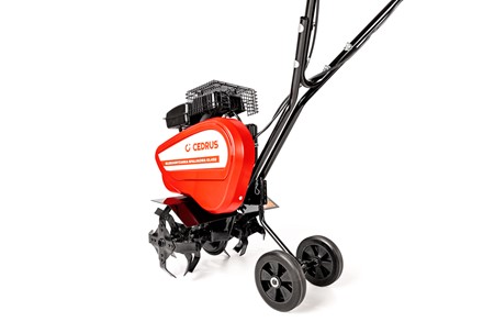 Mała glebogryzarka spalinowa Cedrus GL08 z kołami transportowymi i silnikiem Weima