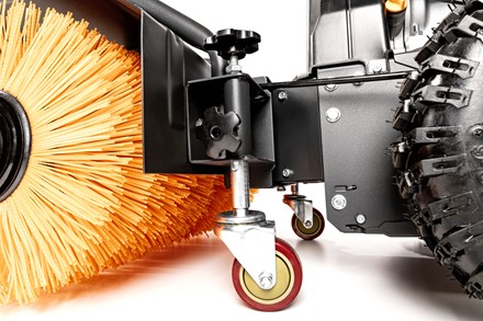 Wielofunkcyjna zamiatarka spalinowa Cedrus ZM02 z regulowaną szczotką i silnikiem Loncin