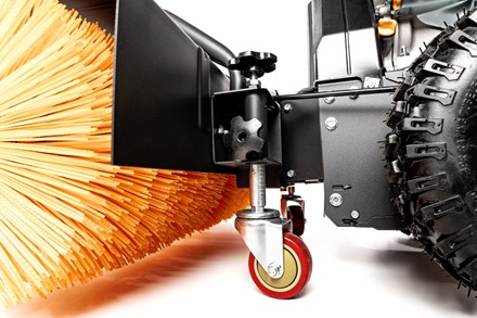 Szeroka zamiatarka spalinowa Cedrus ZM04 80cm z silnikiem Loncin i regulowaną szczotką roboczą