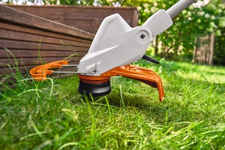 Kosa akumulatorowa FSA 50 STIHL z akumulatorem i ładowarką