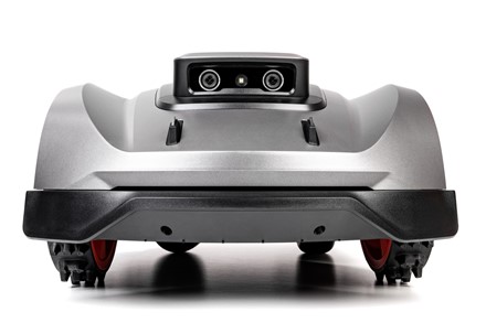 Robot koszący Sunseeker Elite X3 Gen 2 pracujący w ogrodzie bez przewodu ograniczającego.