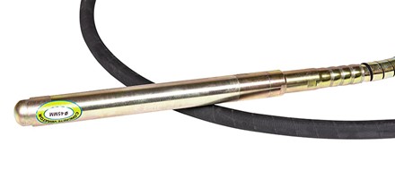 Napęd spalinowy wibratora do betonu Cedrus WT01 z silnikiem Loncin i podłączoną buławą wibracyjną