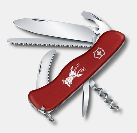 Scyzoryk Victorinox Hunter z czerwoną rękojeścią z logo Victorinox, na której widoczna jest także grafika z jeleniem.