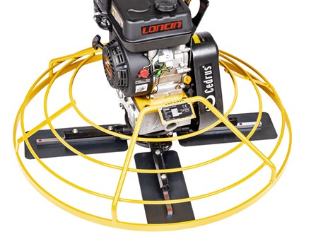 Spalinowa zacieraczka do betonu Cedrus ZC02 o średnicy 91 cm z silnikiem Loncin i rozłożonym ramieniem sterowniczym