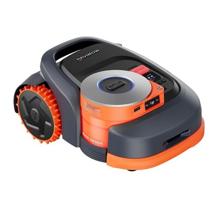 Robot koszący Segway Navimow H210E EU pracujący na dużym trawniku o powierzchni 1000 m² przy użyciu nawigacji EFLS™ LiDAR⁺.