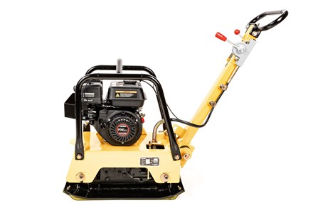 Dwukierunkowa zagęszczarka spalinowa Cedrus ZG06 122kg z widocznym mechanizmem rewersu i kołami