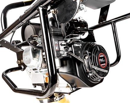 Stopa wibracyjna Cedrus ST02 skoczek z silnikiem Loncin i kołami transportowymi