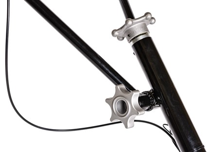 Spalinowa zacieraczka do betonu Cedrus ZC02 o średnicy 91 cm z silnikiem Loncin i rozłożonym ramieniem sterowniczym