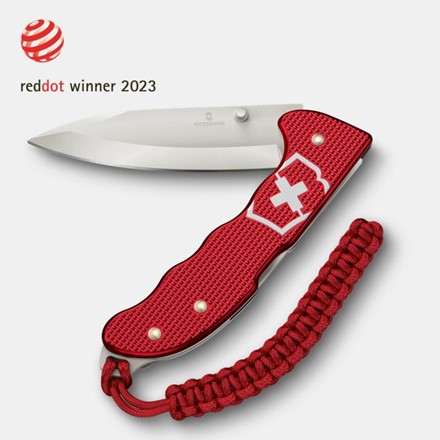 Scyzoryk Victorinox Evoke Alox w czerwonej rękojeści, z ostrzem ze stali nierdzewnej, zwycięzca w konkursie Red Dot 2023, z zawieszką z paracordu.