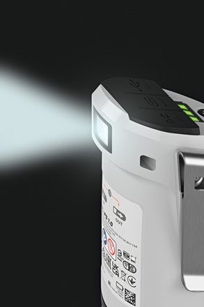 Mobilna stacja zasilania STIHL PS 1 to kompaktowy powerbank, ładowarka akumulatorów AS 2 i latarka LED w jednym