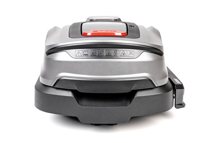  Robot koszący Sunseeker Elite X5 Gen 2 AWD pracujący na stromym zboczu.