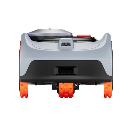 Robot koszący Segway Navimow i210 AWD podczas pracy na trawniku