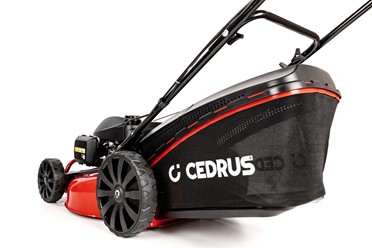 Kosiarka spalinowa z napędem CEDRUS KS51S-H z silnikiem Honda GCV200, stalową obudową 51 cm i koszem 65 litrów