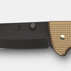 Scyzoryk Victorinox Evoke BS Alox z brązową rękojeścią i czarnym ostrzem, zwycięzca Red Dot 2023