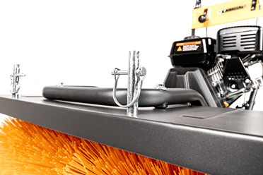 Szeroka zamiatarka spalinowa Cedrus ZM04 80cm z silnikiem Loncin i regulowaną szczotką roboczą