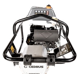 Stopa wibracyjna Cedrus ST02 skoczek z silnikiem Loncin i kołami transportowymi