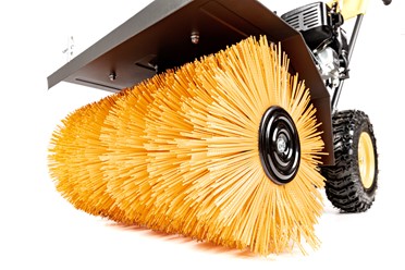 Wielofunkcyjna zamiatarka spalinowa Cedrus ZM02 z regulowaną szczotką i silnikiem Loncin