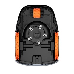 Robot koszący Segway Navimow i210 AWD podczas pracy na trawniku