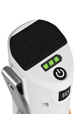 Mobilna stacja zasilania STIHL PS 1 to kompaktowy powerbank, ładowarka akumulatorów AS 2 i latarka LED w jednym