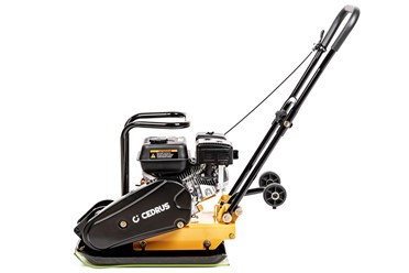 Zagęszczarka płytowa Cedrus ZG90L 90kg z silnikiem Loncin i zamontowaną matą ochronną do kostki