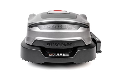 Robot koszący Sunseeker Elite X3 Gen 2 pracujący w ogrodzie bez przewodu ograniczającego.