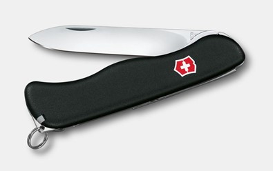 Scyzoryk Victorinox Sentinel w czarnej rękojeści z dużym blokowanym ostrzem.