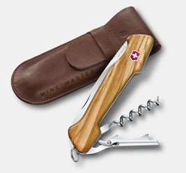 Scyzoryk Victorinox Wine Master Wood z korkociągiem i nożykiem do folii w drewnianej obudowie, nagrodzony Red Dot Award 2018.