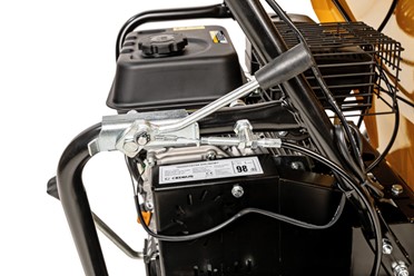 Transporter spalinowy Cedrus TR300 4x4 z silnikiem Loncin i terenowymi oponami