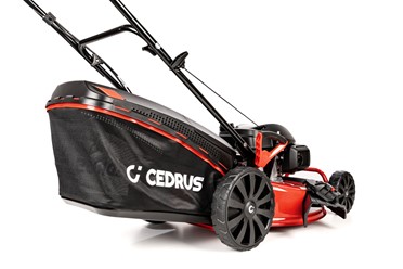  Kosiarka spalinowa z napędem CEDRUS KS56S-H z silnikiem Honda GCV200, stalową obudową 56 cm i koszem 65 litrów