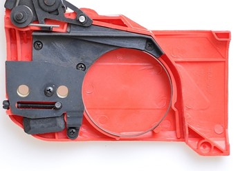 Kompletna osłona hamulca z napinaczem i taśmą do pilarek spalinowych NAC CS4500 i CS5200.