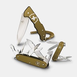 Scyzoryk Victorinox Evoke Alox z brązową rękojeścią, ostrzem ze stali nierdzewnej i linką.