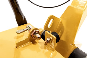 Dwukierunkowa zagęszczarka spalinowa Cedrus ZG06 122kg z widocznym mechanizmem rewersu i kołami