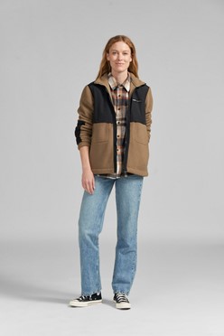 Brązowa kurtka polarowa SHERPA BROWN STIHL z czarnymi naszywkami