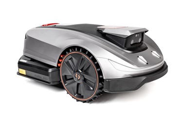  Robot koszący Sunseeker Elite X5 Gen 2 AWD pracujący na stromym zboczu.