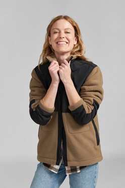 Brązowa kurtka polarowa SHERPA BROWN STIHL z czarnymi naszywkami