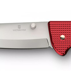 Scyzoryk Victorinox Evoke Alox w czerwonej rękojeści, z ostrzem ze stali nierdzewnej, zwycięzca w konkursie Red Dot 2023, z zawieszką z paracordu.