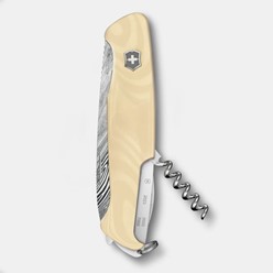 Scyzoryk Victorinox Ranger 55 Micarta Damast – limitowana edycja 2023. Wykonany ze stali Damasteel® z unikalnym wzorem „Dense Twist”.