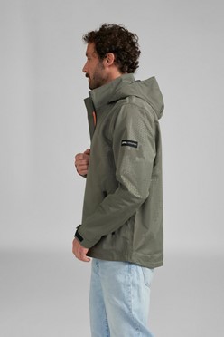 Zielona kurtka przeciwdeszczowa STIHL WEATHER PROTECTION PIXEL z pikselowym wzorem