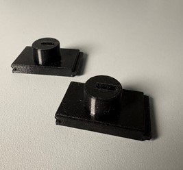 Podstawka pod otwieracz do kapsli w nożyku Victorinox wydrukowana w technologii 3D na biurku