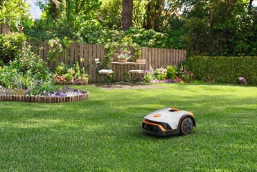 STIHL iMOW® 3 to automatyczny robot koszący do trawników do 500 m². Posiada 3 ostrza, regulację wysokości i sterowanie przez aplikację iMOW®. Samodzie