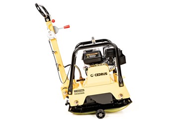 Dwukierunkowa zagęszczarka spalinowa Cedrus ZG06 122kg z widocznym mechanizmem rewersu i kołami